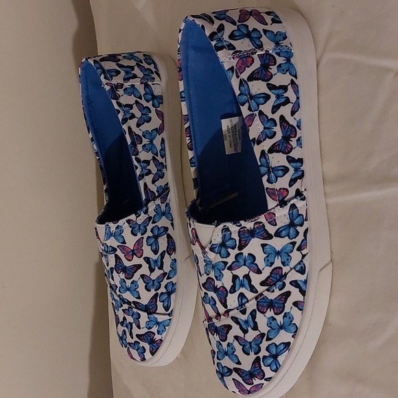 NWT Tommy Bahama canvas sneaker 8.5 - Picture 2 of 5